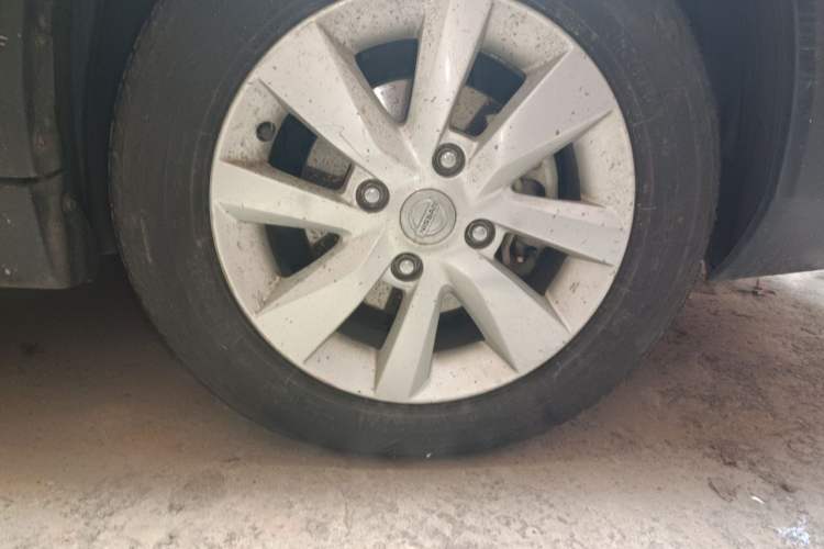 Used Nissan Livina 2013 Jingrui 1.6XL Manual Comfort Edition Right Front Wheel Hub
