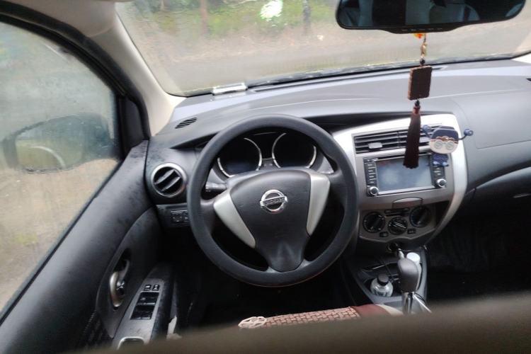 Used Nissan Livina 2013 JINRUI 1.6XV CVT Luxury Edition Steering Wheel