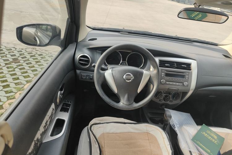 Used Nissan Livina 2013 JINRUI 1.6XV CVT Luxury Edition Steering Wheel