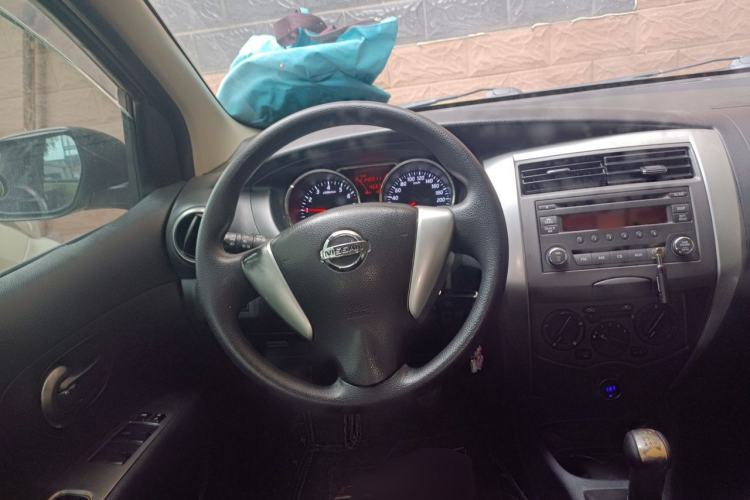 Used Nissan Livina 2013 Jingrui 1.6XL Manual Comfort Edition Steering Wheel