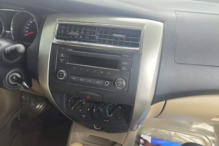 Used Nissan Livina 2013 1.6XE CVT Comfort Edition Audio And AC Panel