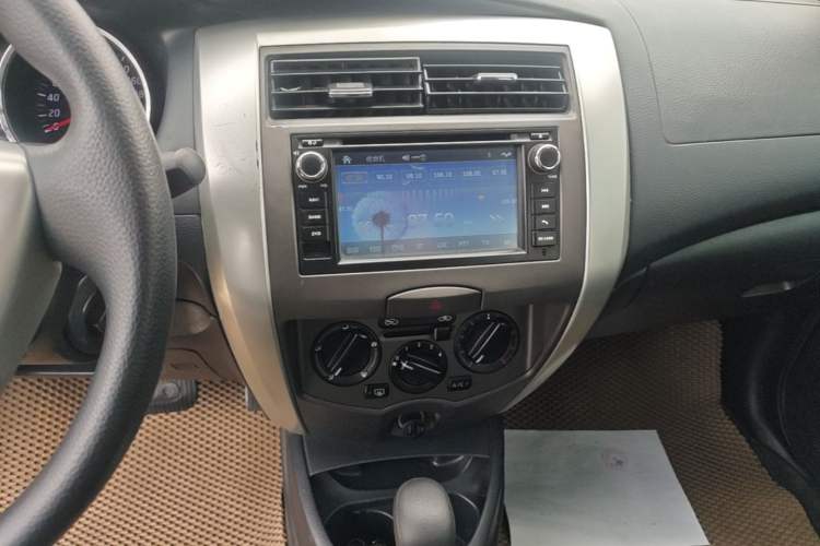 Used Nissan Livina 2013 JINRUI 1.6XV CVT Luxury Edition Audio And AC Panel