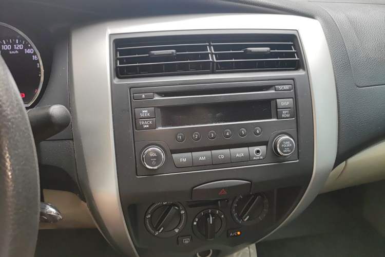 Used Nissan Livina 2013 1.6XE Manual Comfort Edition Audio And AC Panel