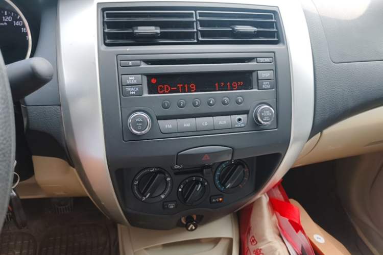 Used Nissan Livina 2013 1.6XE Manual Comfort Edition Audio And AC Panel
