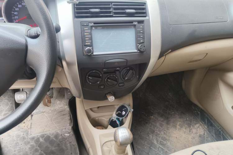 Used Nissan Livina 2013 1.6XE Manual Comfort Edition Audio And AC Panel
