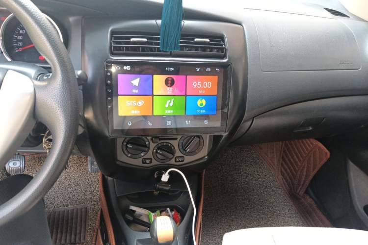 Used Nissan Livina 2013 Jingrui 1.6XL Manual Comfort Edition Audio And AC Panel