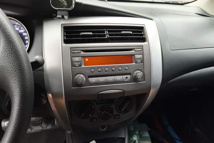 Used Nissan Livina 2013 JINRUI 1.6XV Manual Luxury Edition Audio And AC Panel