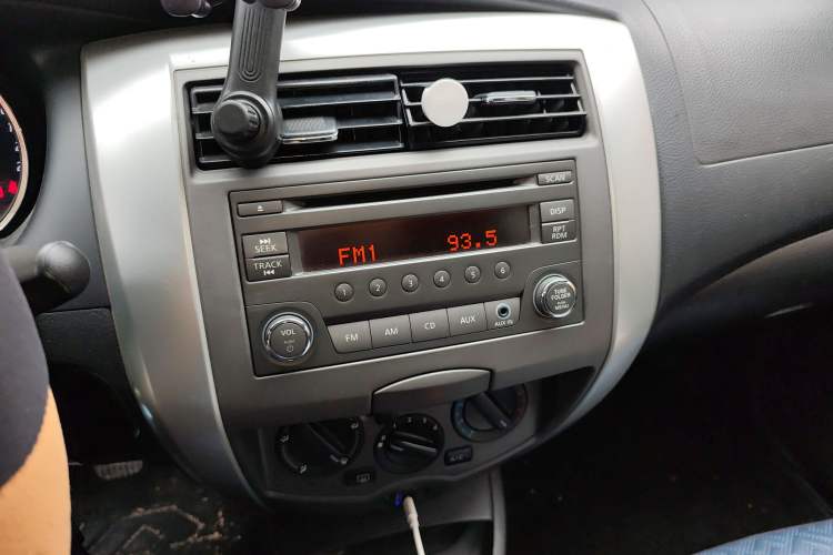 Used Nissan Livina 2013 Jingrui 1.6XL Manual Comfort Edition Audio And AC Panel