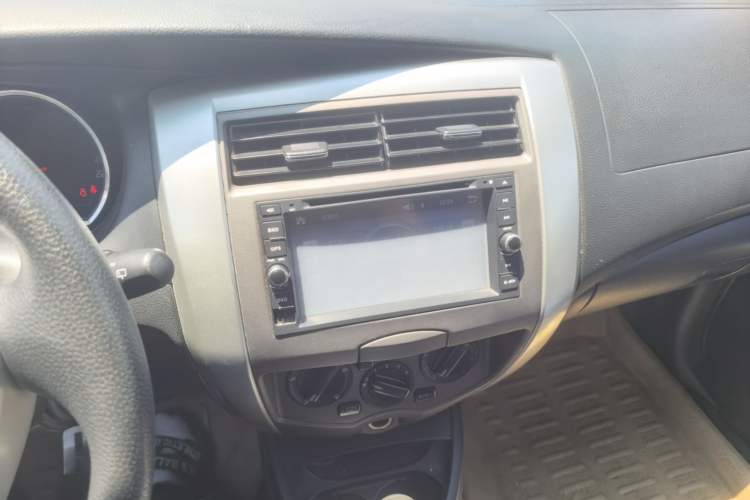 Used Nissan Livina 2013 Jinrui 1.6XL CVT Comfort Edition Audio And AC Panel