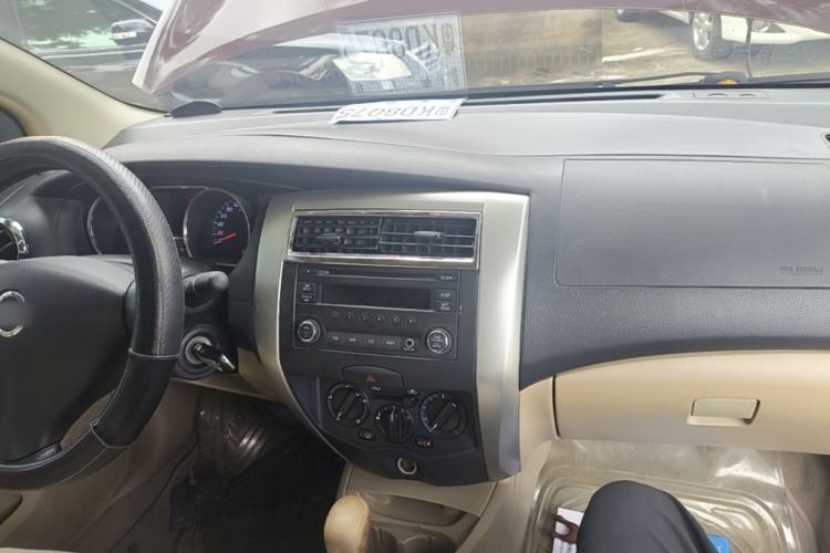 Used Nissan Livina 2013 1.6XE CVT Comfort Edition Center Console
