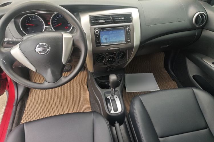 Used Nissan Livina 2013 JINRUI 1.6XV CVT Luxury Edition Center Console