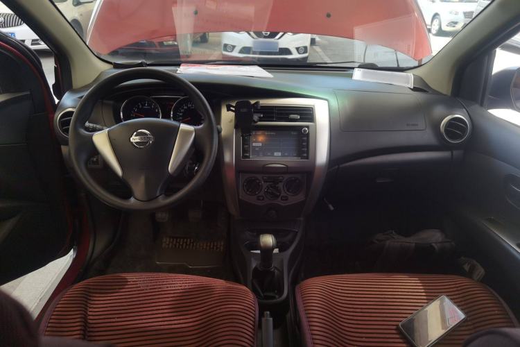 Used Nissan Livina 2013 Jingrui 1.6XL Manual Comfort Edition Center Console