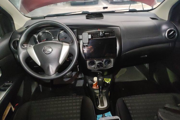 Used Nissan Livina 2013 Jinrui 1.6XL CVT Comfort Edition Center Console