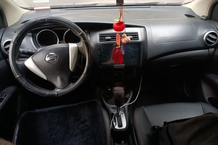 Used Nissan Livina 2013 JINRUI 1.6XV CVT Luxury Edition Center Console