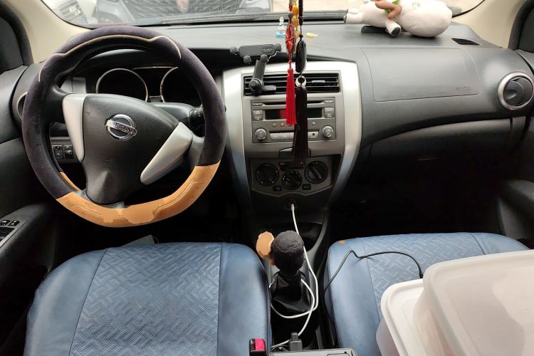 Used Nissan Livina 2013 Jingrui 1.6XL Manual Comfort Edition Center Console