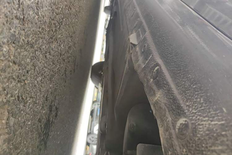 Used Nissan Livina 2013 1.6XE Manual Comfort Edition Chassis Rear Left