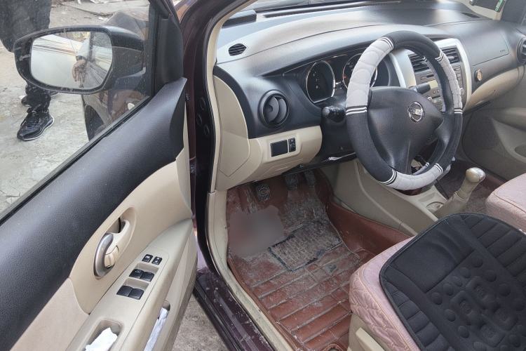 Used Nissan Livina 2013 1.6XE Manual Comfort Edition Driver Seat
