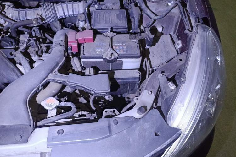 Used Nissan Livina 2013 1.6XE CVT Comfort Edition Engine Bay Left