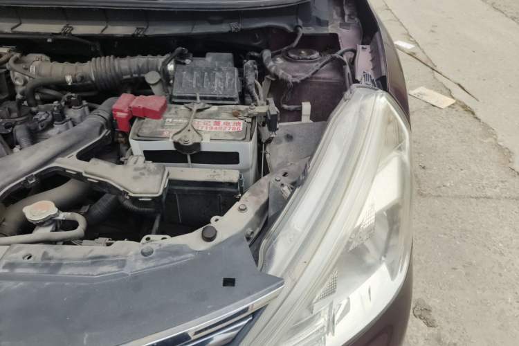 Used Nissan Livina 2013 1.6XE Manual Comfort Edition Engine Bay Left