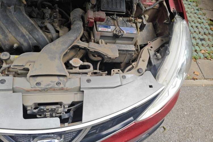 Used Nissan Livina 2013 Jinrui 1.6XL CVT Comfort Edition Engine Bay Left