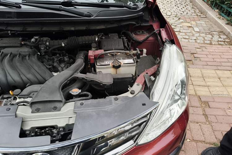 Used Nissan Livina 2013 JINRUI 1.6XV Manual Luxury Edition Engine Bay Left