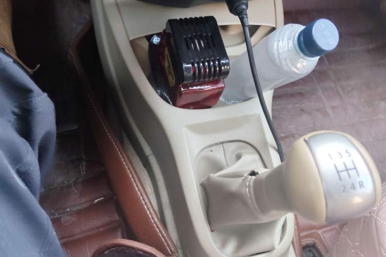 Used Nissan Livina 2013 1.6XE Manual Comfort Edition Gear Lever