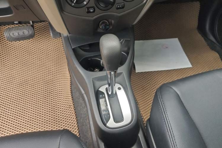 Used Nissan Livina 2013 JINRUI 1.6XV CVT Luxury Edition Gear Lever