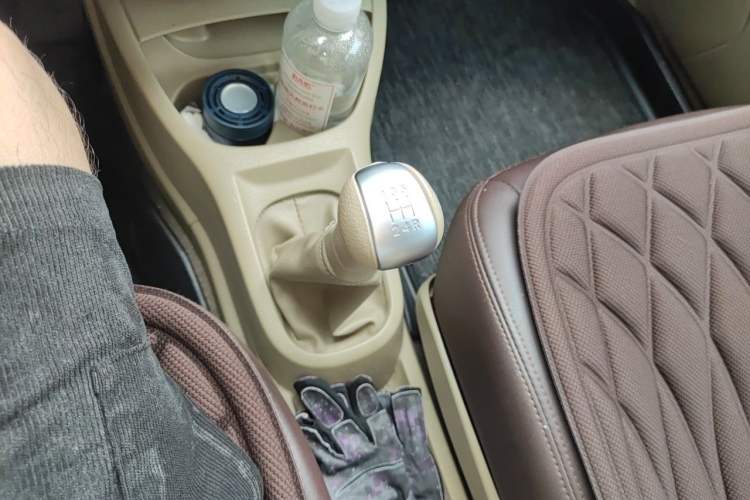 Used Nissan Livina 2013 1.6XE Manual Comfort Edition Gear Lever