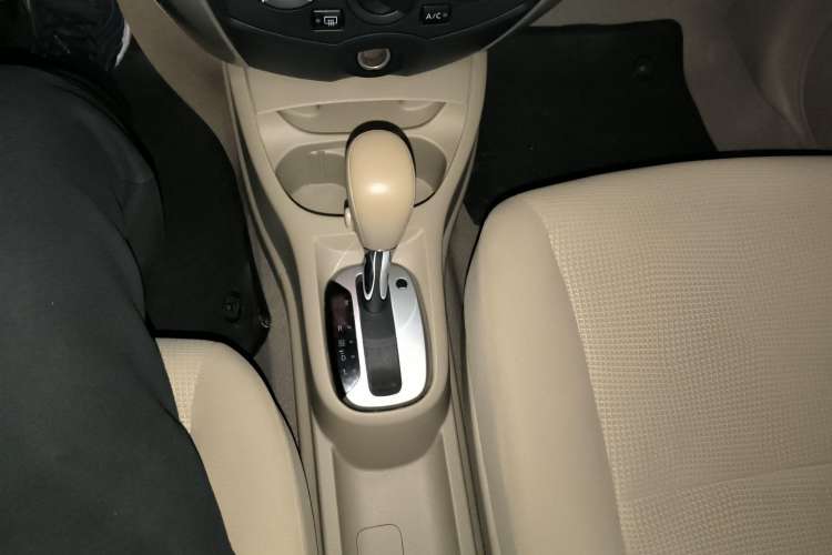 Used Nissan Livina 2013 1.6XE CVT Comfort Edition Gear Lever