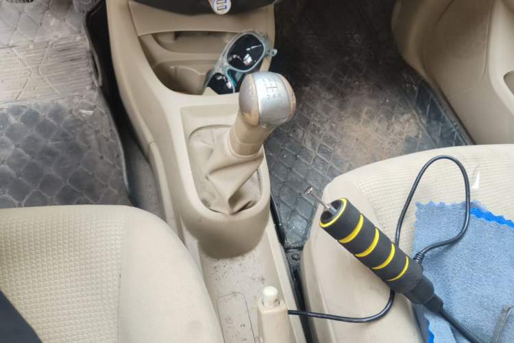 Used Nissan Livina 2013 1.6XE Manual Comfort Edition Gear Lever