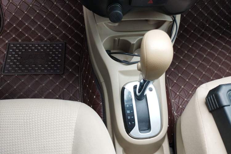 Used Nissan Livina 2013 1.6XE CVT Comfort Edition Gear Lever