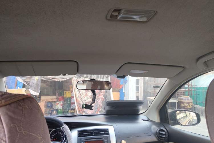 Used Nissan Livina 2013 1.6XE Manual Comfort Edition Headliner