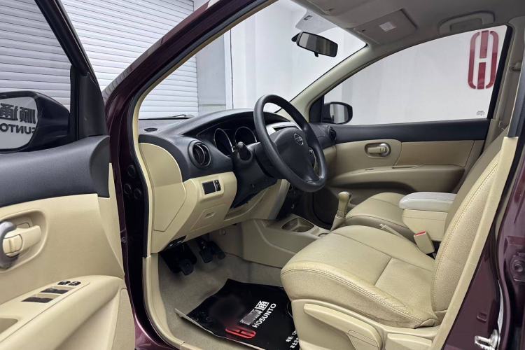 Used Nissan Livina 2013 1.6XE Manual Comfort Edition Interior 2
