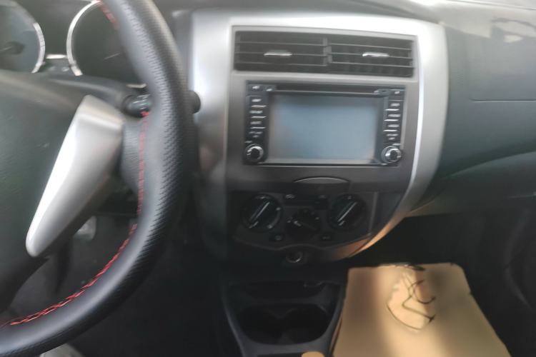 Used Nissan Livina 2013 Jingrui 1.6XL Manual Comfort Edition Interior 2