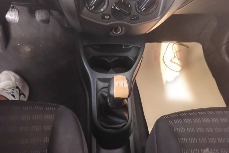 Used Nissan Livina 2013 Jingrui 1.6XL Manual Comfort Edition Interior 3