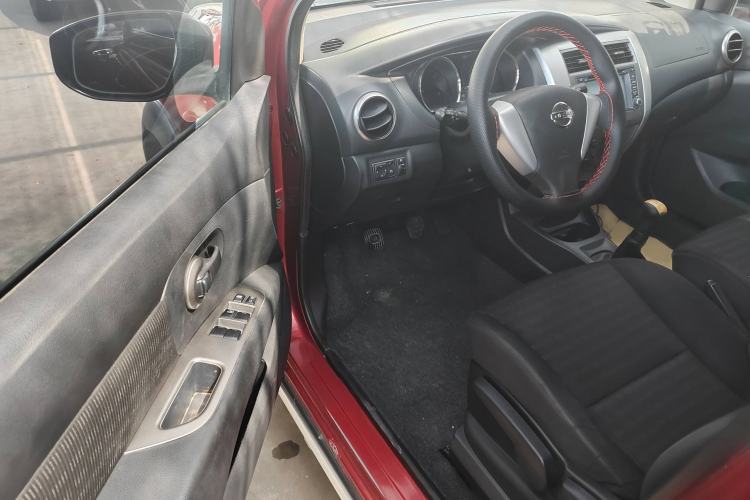 Used Nissan Livina 2013 Jingrui 1.6XL Manual Comfort Edition Interior 4