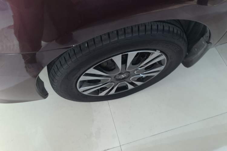 Used Nissan Livina 2013 1.6XE CVT Comfort Edition Left Front Wheel Hub