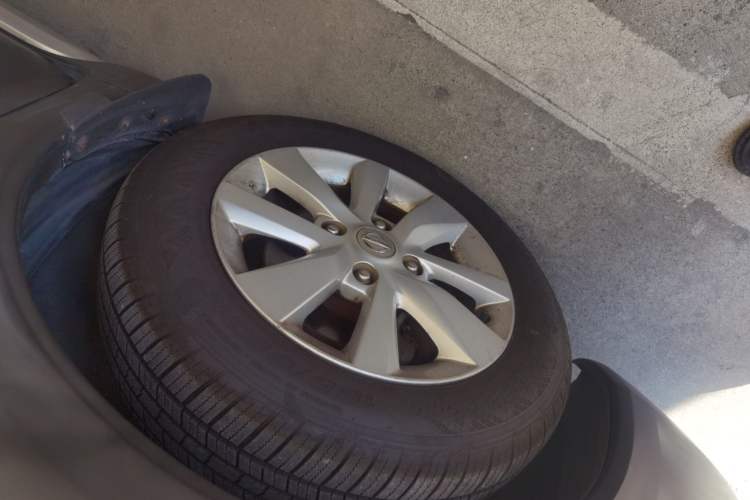 Used Nissan Livina 2013 Jingrui 1.6XL Manual Comfort Edition Left Front Wheel Hub