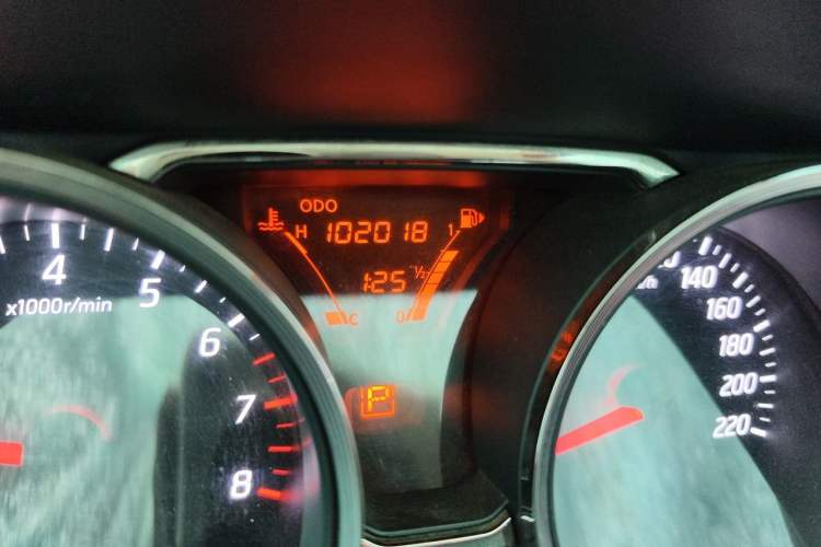 Used Nissan Livina 2013 Jinrui 1.6XL CVT Comfort Edition Odometer Close Up