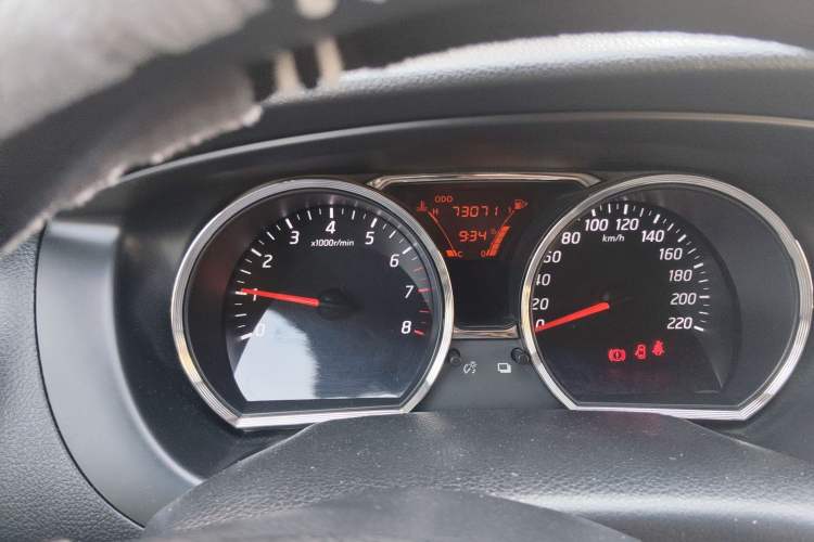Used Nissan Livina 2013 1.6XE Manual Comfort Edition Odometer Close Up