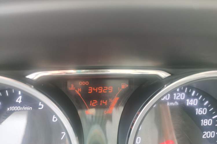 Used Nissan Livina 2013 1.6XE Manual Comfort Edition Odometer Close Up