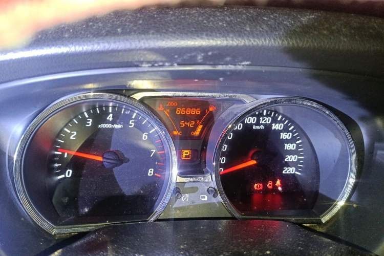 Used Nissan Livina 2013 1.6XE CVT Comfort Edition Odometer Close Up