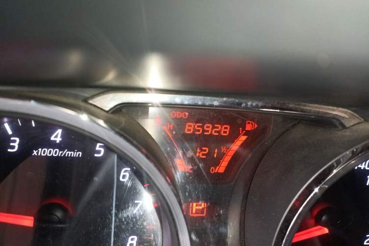 Used Nissan Livina 2013 JINRUI 1.6XV CVT Luxury Edition Odometer Close Up