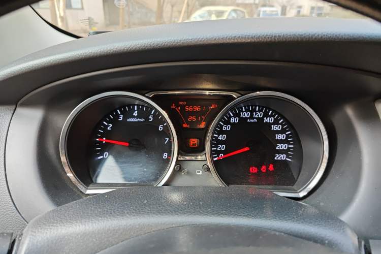 Used Nissan Livina 2013 Jinrui 1.6XL CVT Comfort Edition Odometer Close Up