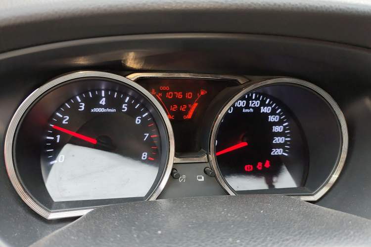 Used Nissan Livina 2013 Jingrui 1.6XL Manual Comfort Edition Odometer Close Up