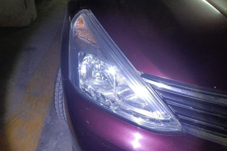 Used Nissan Livina 2013 1.6XE CVT Comfort Edition Right Front Headlight