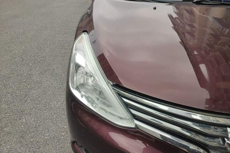 Used Nissan Livina 2013 1.6XE Manual Comfort Edition Right Front Headlight