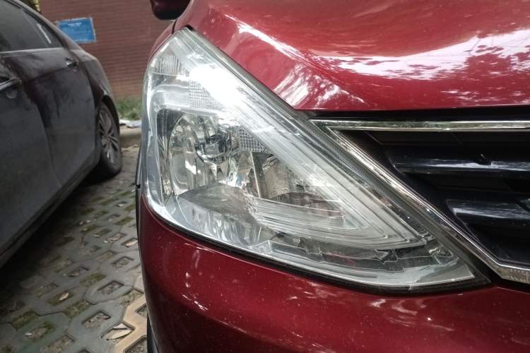 Used Nissan Livina 2013 JINRUI 1.6XV CVT Luxury Edition Right Front Headlight