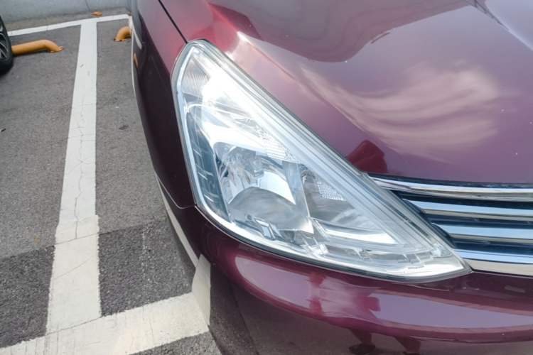 Used Nissan Livina 2013 1.6XE Manual Comfort Edition Right Front Headlight
