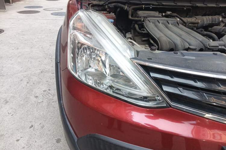 Used Nissan Livina 2013 Jingrui 1.6XL Manual Comfort Edition Right Front Headlight